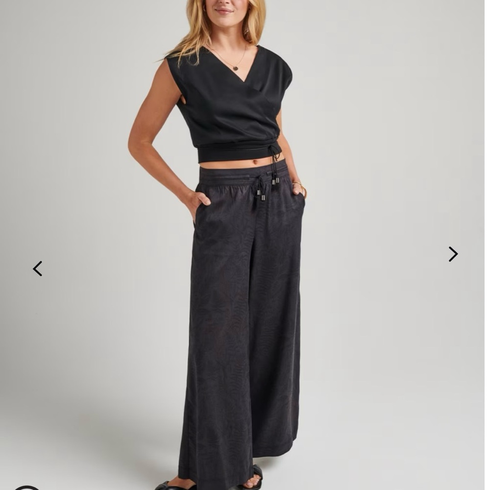 Women's Wide-Leg Pants